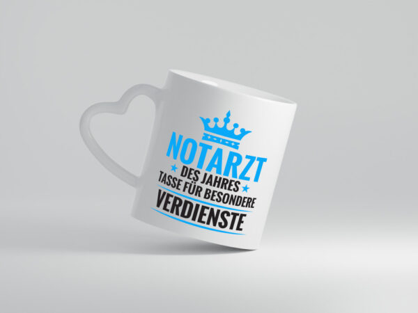 Besonderer Verdienst: Notarzt | Arzt - Herzhenkel Tasse - Kaffeetasse / Geschenk / Familie