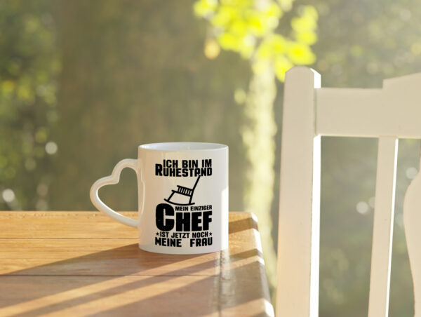 Ich bin im Ruhestand - Herzhenkel Tasse - Kaffeetasse / Geschenk / Familie
