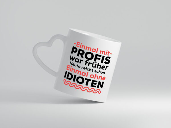 Einmal mit Profis | Männer Tasse | ohne Idioten - Herzhenkel Tasse - Kaffeetasse / Geschenk / Familie