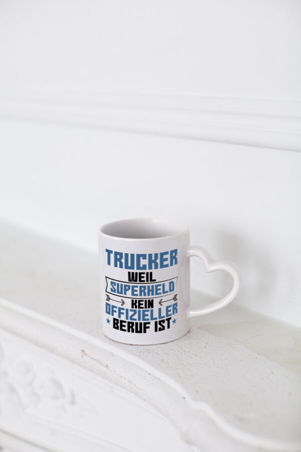 Superheld Trucker | LKW Fahrer | Beruf - Herzhenkel Tasse - Kaffeetasse / Geschenk / Familie
