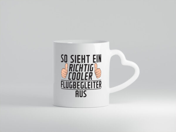 Richtig Cooler Flugbegleiter | Steward | Flughafen - Herzhenkel Tasse - Kaffeetasse / Geschenk / Familie