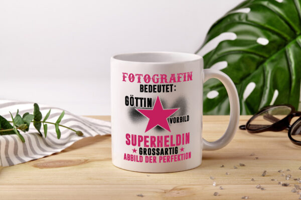 Bedeutung von Fotografin | Fotografie | Kamera - Tasse Weiss - Kaffeetasse / Geschenk / Familie