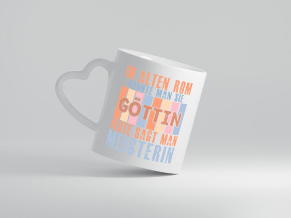Heute sagt man: Meisterin | Meisterbrief - Herzhenkel Tasse - Kaffeetasse / Geschenk / Familie