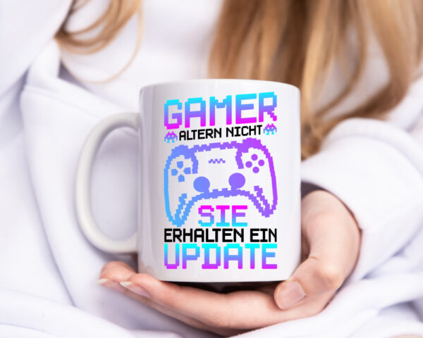 Gamer Altern nicht sie Updaten | Zocker - Tasse Weiss - Kaffeetasse / Geschenk / Familie