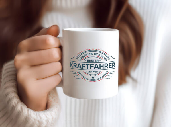 Geprüft und sicher: Kraftfahrer | Lastwagen | LKW Fahrer - Tasse Weiss - Kaffeetasse / Geschenk / Familie