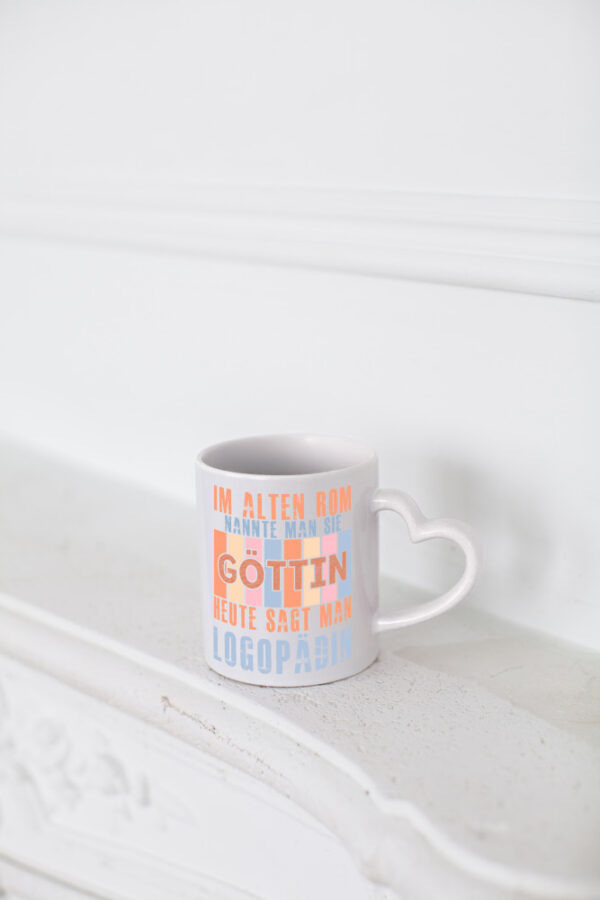 Heute sagt man: Logopädin | Sprachtherapie - Herzhenkel Tasse - Kaffeetasse / Geschenk / Familie