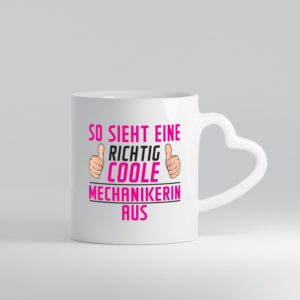 Richtig Coole Mechanikerin | KFZ - Herzhenkel Tasse - Kaffeetasse / Geschenk / Familie