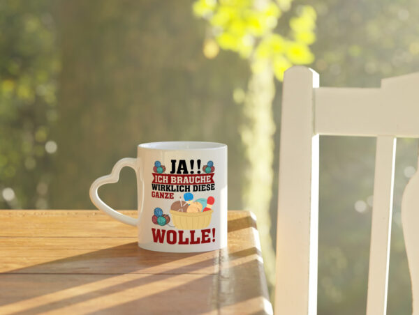 Ja! Ich brauche Wolle | häkeln | Häkelzubehör - Herzhenkel Tasse - Kaffeetasse / Geschenk / Familie