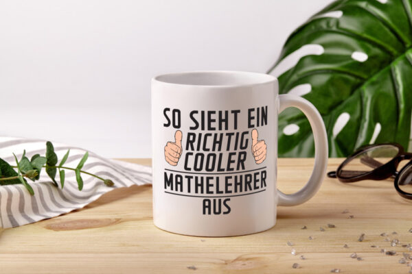 Richtig Cooler Mathelehrer | Lehrer | Mathe - Tasse Weiss - Kaffeetasse / Geschenk / Familie