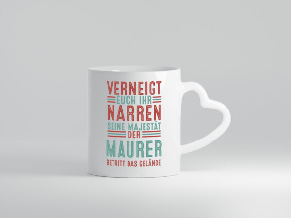 Verneigt euch: Maurer | Bau | Handwerker - Herzhenkel Tasse - Kaffeetasse / Geschenk / Familie