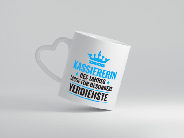 Besonderer Verdienst: Kassiererin - Herzhenkel Tasse - Kaffeetasse / Geschenk / Familie