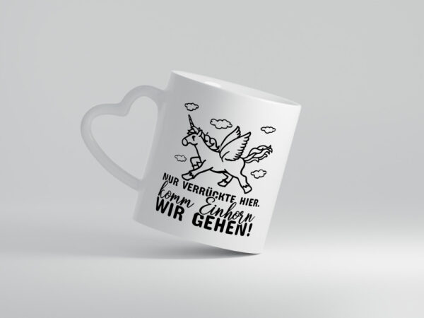 Nur verrückte hier - Herzhenkel Tasse - Kaffeetasse / Geschenk / Familie