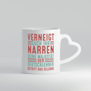 Verneigt euch: Deutschlehrer | Lehrer | Schule - Herzhenkel Tasse - Kaffeetasse / Geschenk / Familie