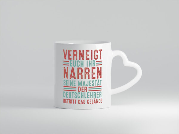 Verneigt euch: Deutschlehrer | Lehrer | Schule - Herzhenkel Tasse - Kaffeetasse / Geschenk / Familie