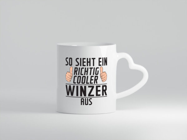 Richtig Cooler Winzer | Weinbauer | Wein - Herzhenkel Tasse - Kaffeetasse / Geschenk / Familie