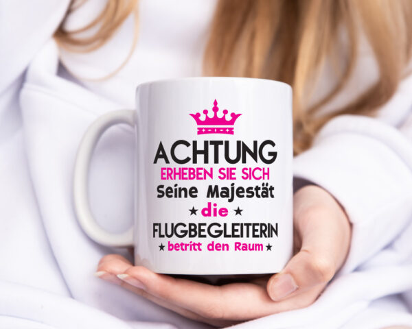 Seine Majestät Flugbegleiterin | Stewardess | Flughafen - Tasse Weiss - Kaffeetasse / Geschenk / Familie