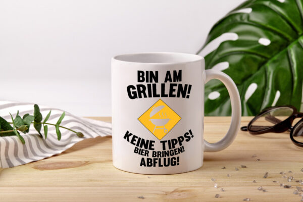 Bin am Grillen | Bier bringen und Abflug | Grillmeister - Tasse Weiss - Kaffeetasse / Geschenk / Familie