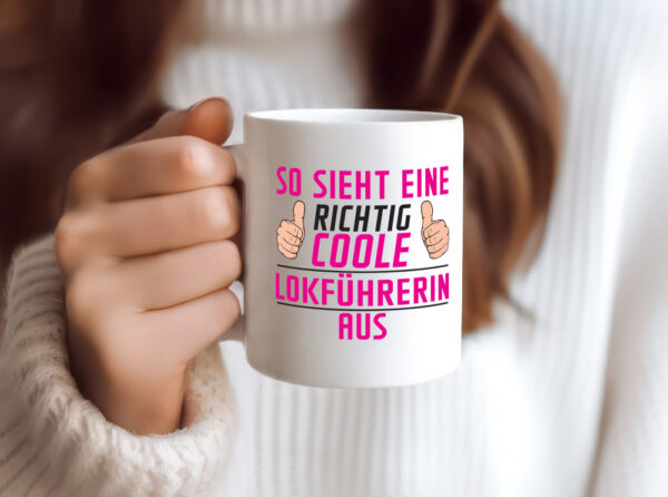 Richtig Coole Lokführerin | Zug | Beruf - Tasse Weiss - Kaffeetasse / Geschenk / Familie