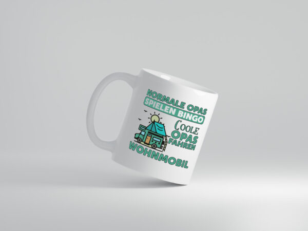 Opas spielen Bingo, coole fahren Wohnmobil | Vögel - Tasse Weiss - Kaffeetasse / Geschenk / Familie