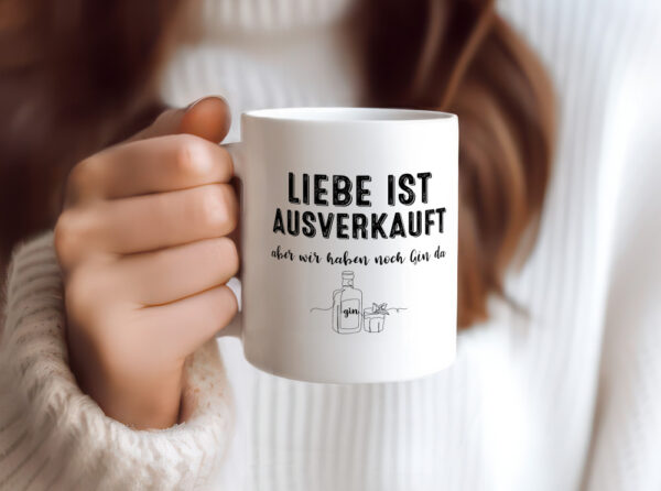 Liebe ist Ausverkauf, aber wir haben noch Gin da - Tasse Weiss - Kaffeetasse / Geschenk / Familie