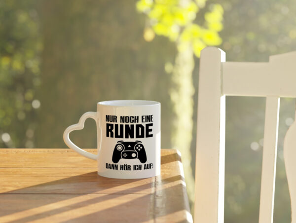 Nur noch eine Runde | Gamer Tasse | Zocken | Controller - Herzhenkel Tasse - Kaffeetasse / Geschenk / Familie