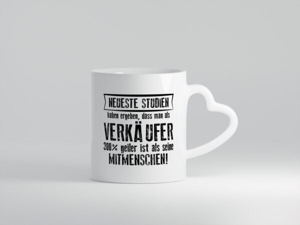 Neuste Studien: Verkäufer | Kollege | Verkaufsjob - Herzhenkel Tasse - Kaffeetasse / Geschenk / Familie