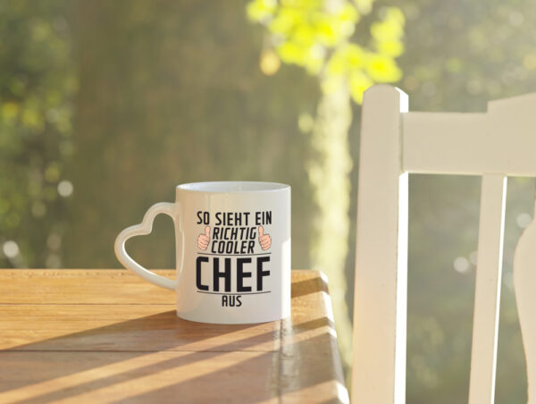 Richtig Cooler Chef | Führungskraft | Vorgesetzter - Herzhenkel Tasse - Kaffeetasse / Geschenk / Familie