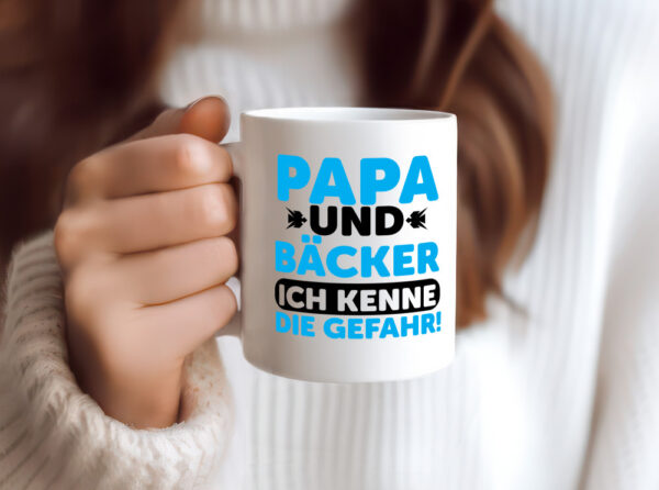 Papa und Bäcker ich kenne die Gefahr | Bäcker | Vatertag - Tasse Weiss - Kaffeetasse / Geschenk / Familie