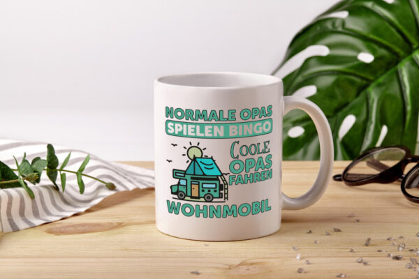 Opas spielen Bingo, coole fahren Wohnmobil | Vögel - Tasse Weiss - Kaffeetasse / Geschenk / Familie