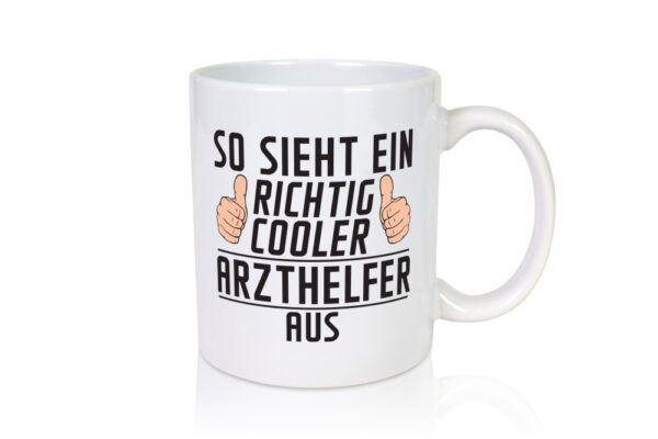 Richtig Cooler Arzthelfer | Fachangestellter Medizin - Tasse Weiss - Kaffeetasse / Geschenk / Familie