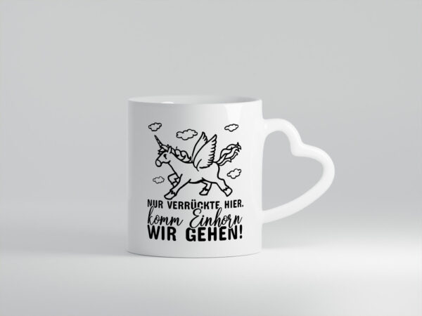 Nur verrückte hier - Herzhenkel Tasse - Kaffeetasse / Geschenk / Familie