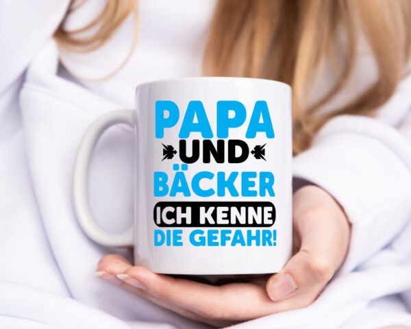 Papa und Bäcker ich kenne die Gefahr | Bäcker | Vatertag - Tasse Weiss - Kaffeetasse / Geschenk / Familie