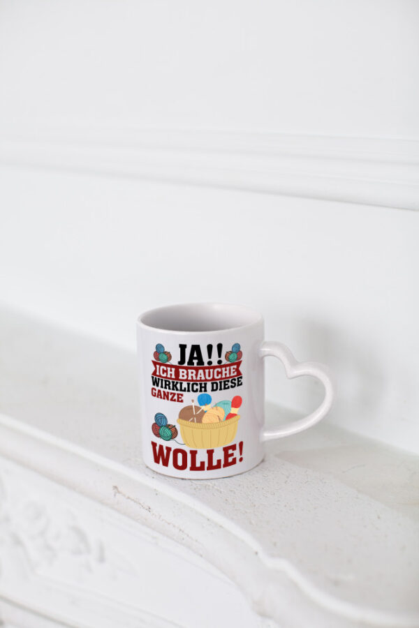 Ja! Ich brauche Wolle | häkeln | Häkelzubehör - Herzhenkel Tasse - Kaffeetasse / Geschenk / Familie