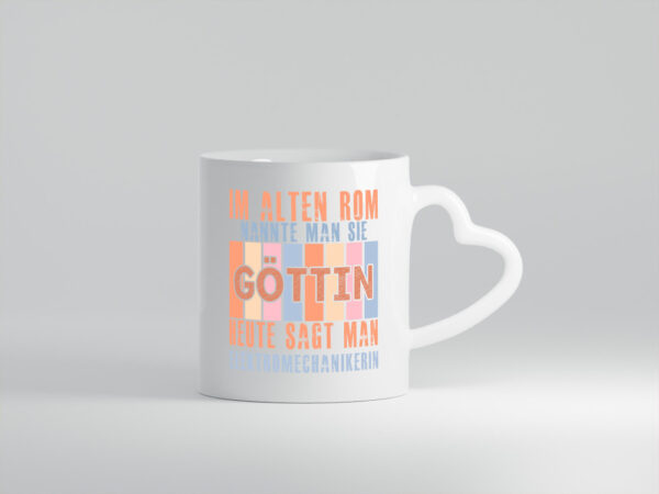 Heute sagt man: Elektromechanikerin | Mechanikerin - Herzhenkel Tasse - Kaffeetasse / Geschenk / Familie