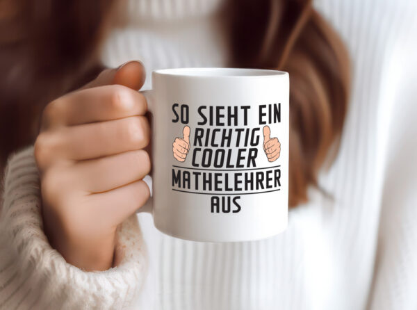 Richtig Cooler Mathelehrer | Lehrer | Mathe - Tasse Weiss - Kaffeetasse / Geschenk / Familie