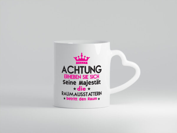 Seine Majestät Raumausstatterin | Wohn Ausstatterin - Herzhenkel Tasse - Kaffeetasse / Geschenk / Familie