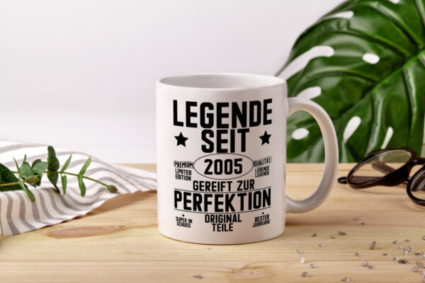 Legende seit 2005 | Geburtstag | Gut gereift | Whiskey Logo - Tasse Weiss - Kaffeetasse / Geschenk / Familie