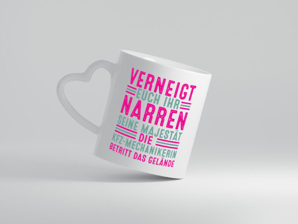 Verneigt euch: KFZ-Mechanikerin | Mechaniker | KFZ - Herzhenkel Tasse - Kaffeetasse / Geschenk / Familie