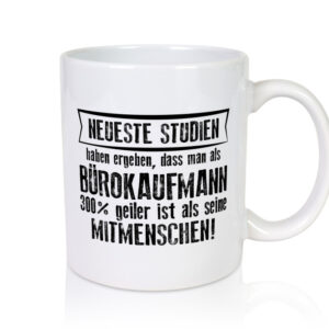 Neuste Studien: Bürokaufmann | Kaufmann - Tasse Weiss - Kaffeetasse / Geschenk / Familie