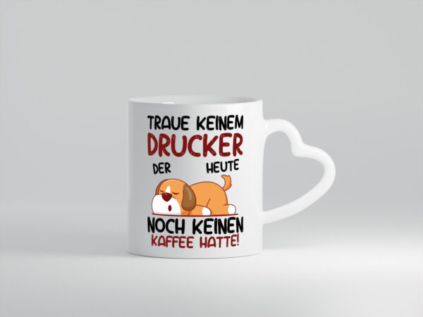 Traue keinem Drucker | Druckerei | Print Medien - Herzhenkel Tasse - Kaffeetasse / Geschenk / Familie