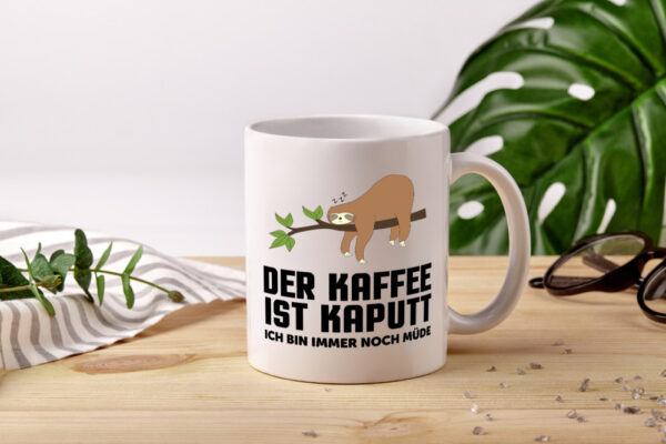 kaffee ist kaputt ich bin noch müde | Faultier | schlafen - Tasse Weiss - Kaffeetasse / Geschenk / Familie