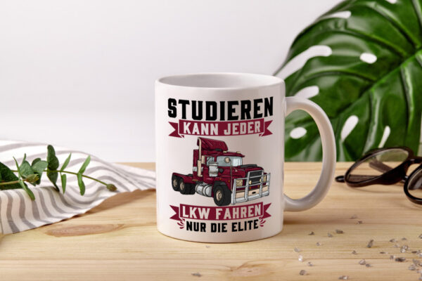 Studieren kann jeder LKW fahren nur die Elite - Tasse Weiss - Kaffeetasse / Geschenk / Familie