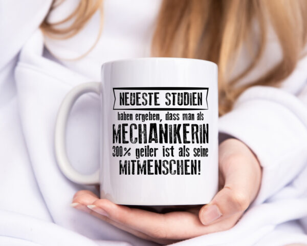 Neuste Studien: Mechanikerin | KFZ - Tasse Weiss - Kaffeetasse / Geschenk / Familie