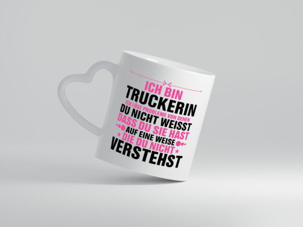 Löse Probleme: Truckerin | LKW Fahrerin - Herzhenkel Tasse - Kaffeetasse / Geschenk / Familie