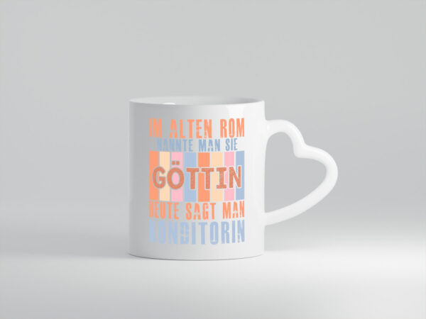 Heute sagt man: Konditorin | Konditorei - Herzhenkel Tasse - Kaffeetasse / Geschenk / Familie