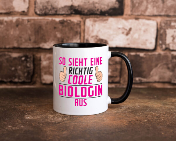 Richtig Coole Biologin | Biologie | Naturforscherin Farbige Tasse - Kaffeetasse / Geschenk / Familie