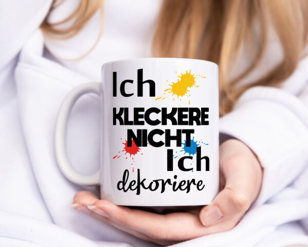 Ich kleckere nicht ich dekoriere | Dekoration - Tasse Weiss - Kaffeetasse / Geschenk / Familie