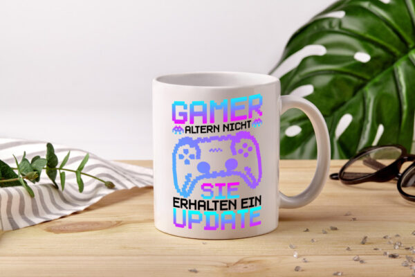 Gamer Altern nicht sie Updaten | Zocker - Tasse Weiss - Kaffeetasse / Geschenk / Familie