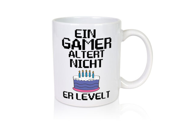 Ein Gamer levelt | Geburtstag Tasse | Zocker | Gaming - Tasse Weiss - Kaffeetasse / Geschenk / Familie