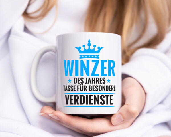 Besonderer Verdienst: Winzer | Weinbauer | Wein - Tasse Weiss - Kaffeetasse / Geschenk / Familie